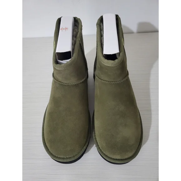 ❗️SOLD❗️Do not buy❗️UGG Australia Classic Mini Logo Sheepskin Boots - Picture 9 of 14